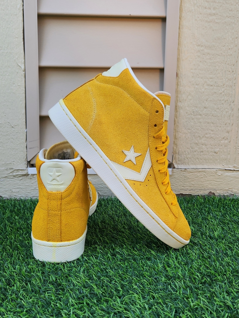 Converse Pro Leather Mid Yellow…One Star Mid Top Suede Leather SIZE 10.5